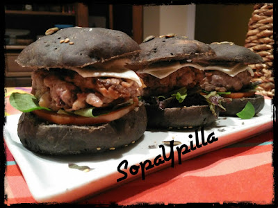 Panecillos Negros De Hamburguesa 
