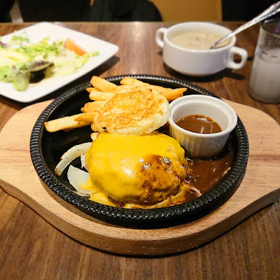 【台北牛排自助吧】橫濱牛排 Yokohama Steakhouse 食記，涮乃葉同集團的排餐，咖哩飯吃到飽！　月見起司漢堡排