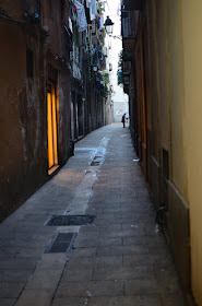 Looking up at Barri Gotic