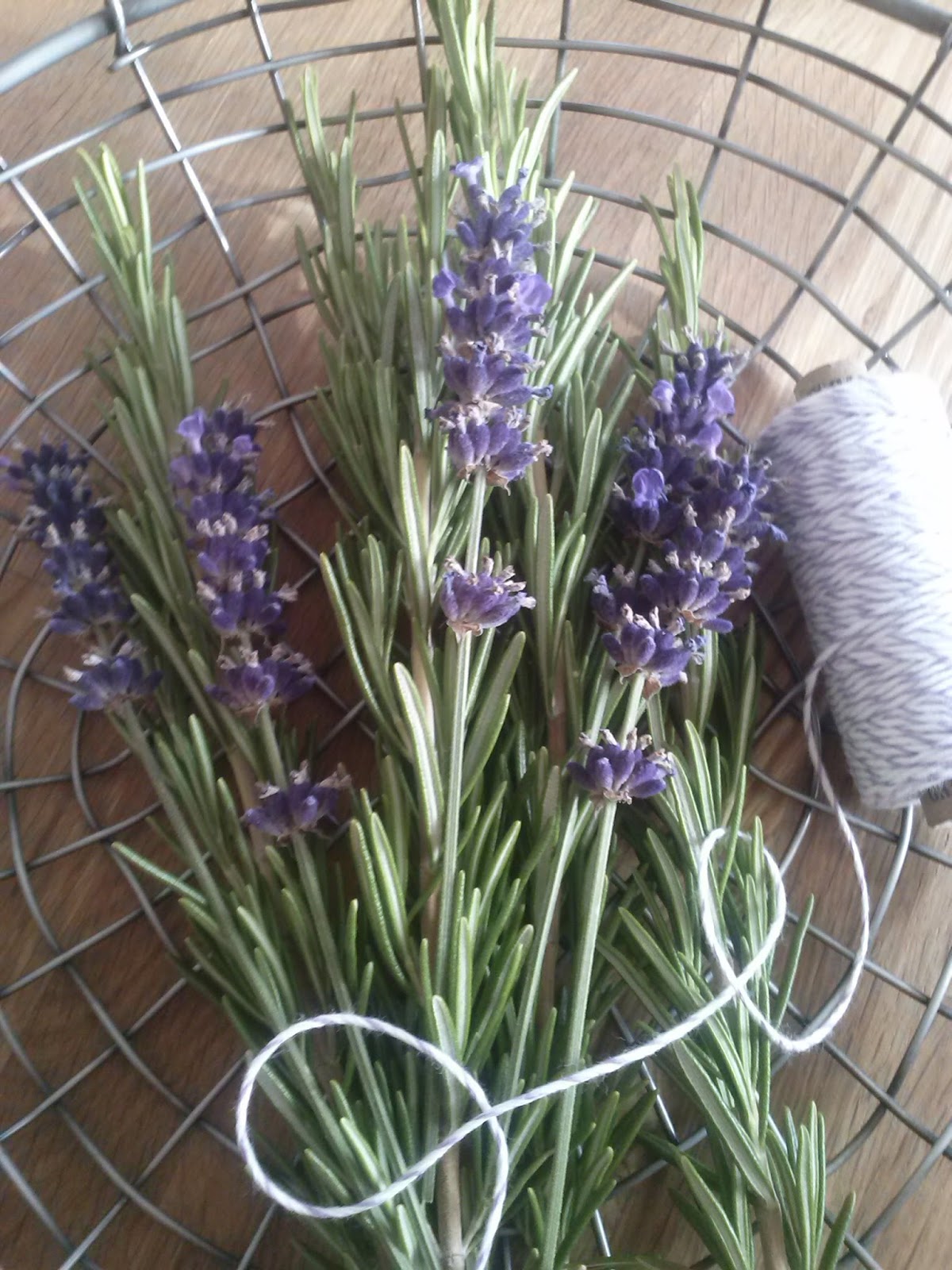 herzundallerliebst *DIY Tischdeko mit Rosmarin und Lavendel
