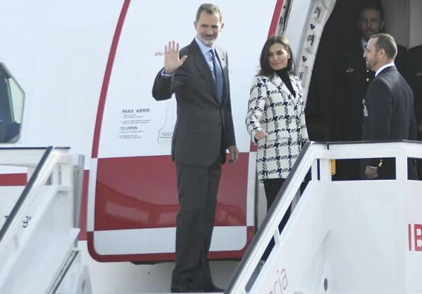 Queen Letizia wore Uterqüe houndstooth blazer, Prada black pumps, Karen Hallam ring and diamond earrings, carries Magrit clutch