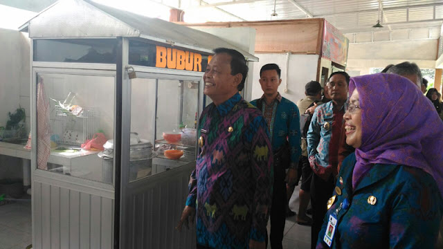 Pedagang di Area RSUD A. Yani Kota Metro Dilarang Jual Rokok