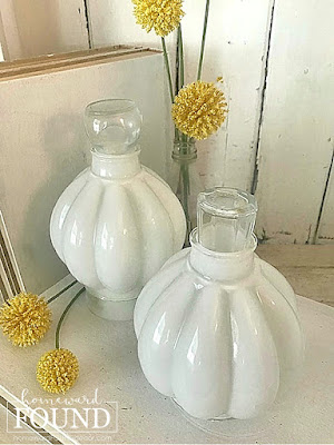 coastal style,beach style,decorating,diy decorating,re-purposing,white,DIY,vintage style,boho style,neutrals,vintage,thrifted,fall,pumpkins,fall decorating, pumpkin decor, decorating with pumpkins, diy pumpkins,glass globe pumpkins,glass pumpkins,fall home decor,farmhouse decor,boho chic home decor,boho chic fall decor