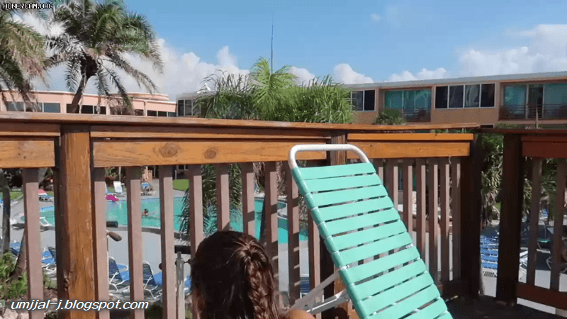 비키니녀 엉덩이 만지기 - 디쁠