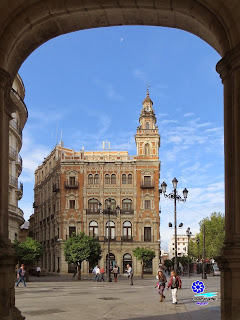 Sevilla - Edificio de Telefónica desde el Arquillo del Ayuntamiento