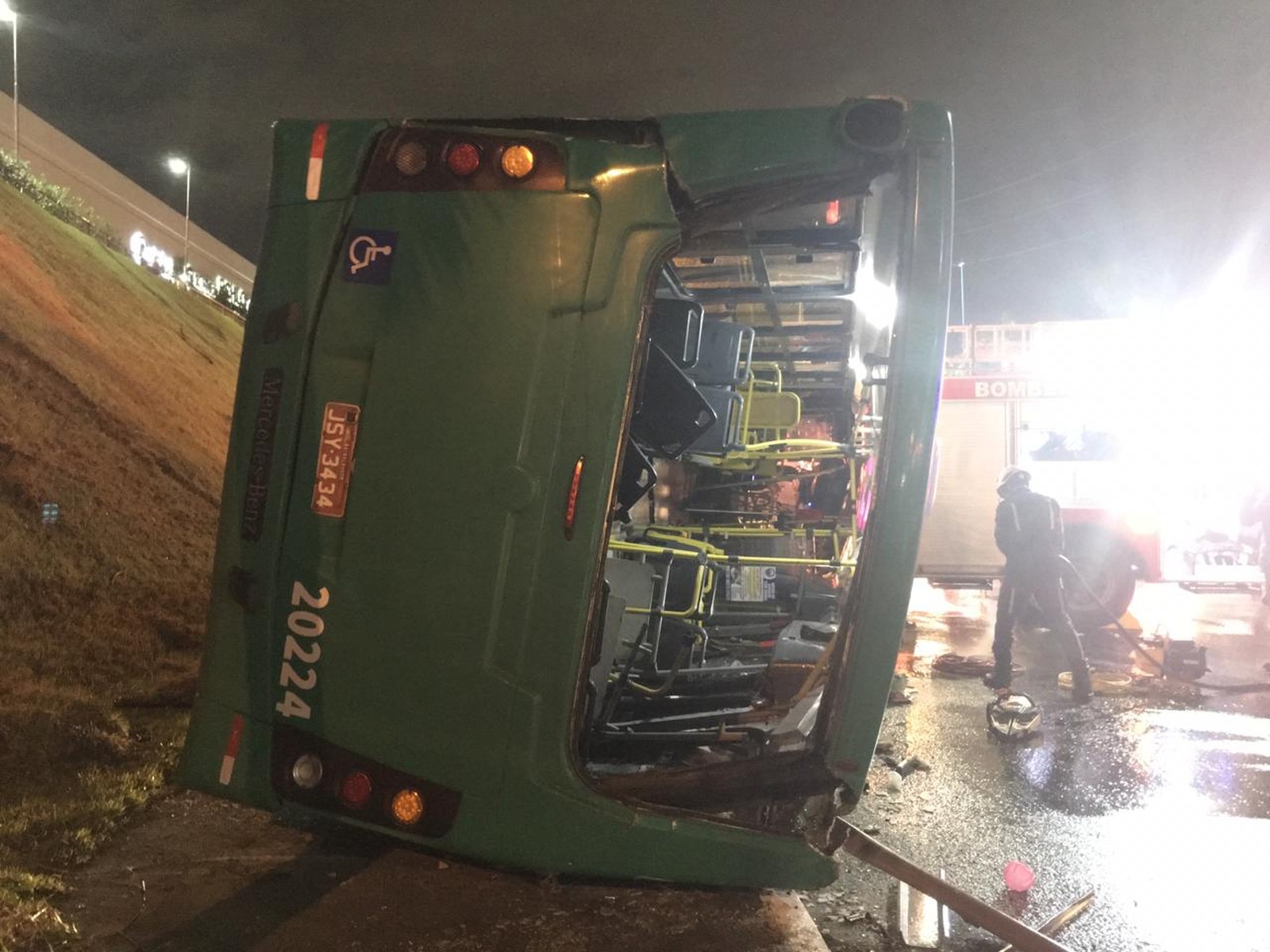 Ônibus cai de ribanceira e deixa 27 feridos em Salvador 1 whatsapp image 2019 06 13 at 20.10.34 1