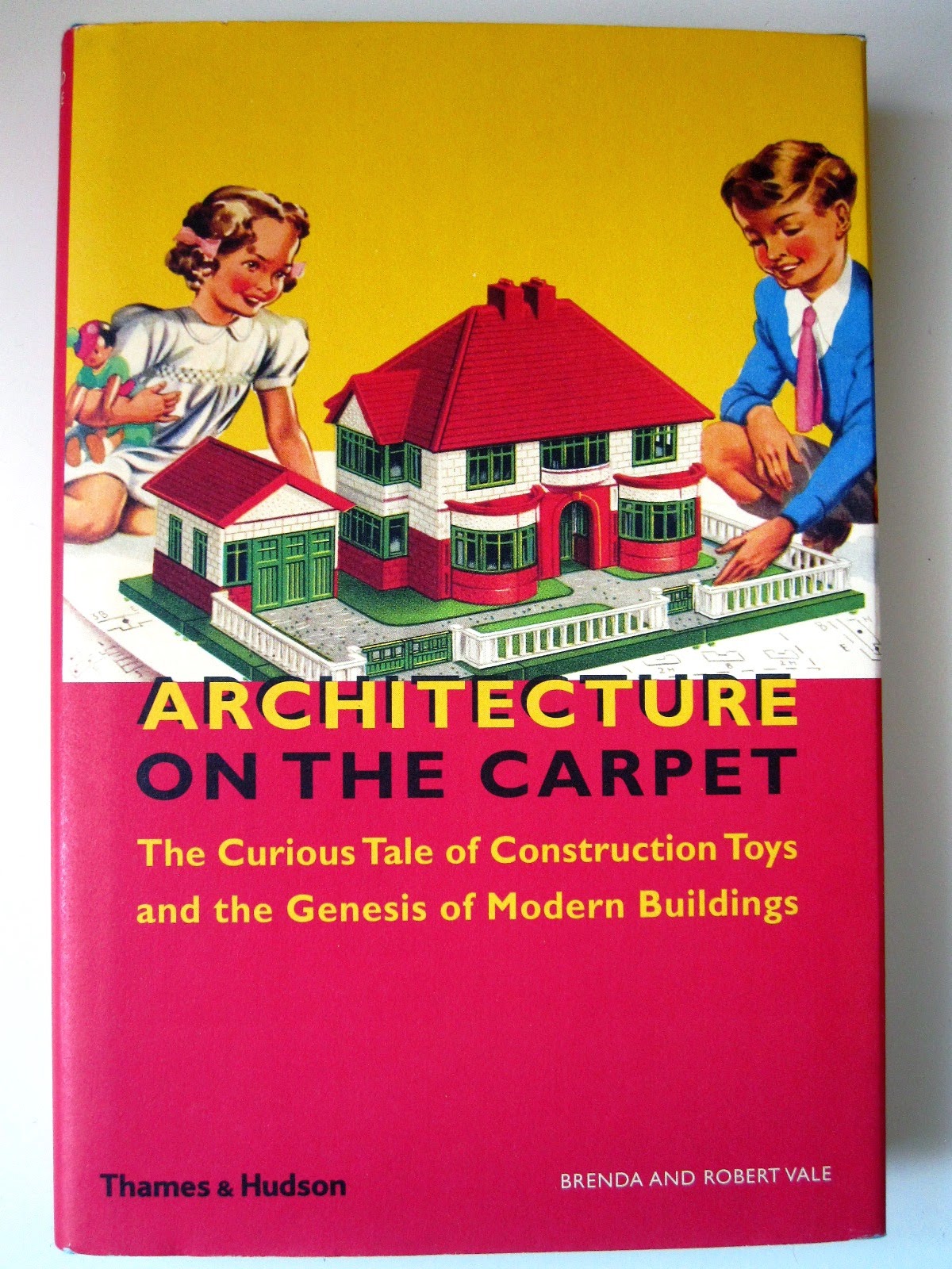 Front cover of the book Architecture on the Carpet by Brenda and Robert Vale.,