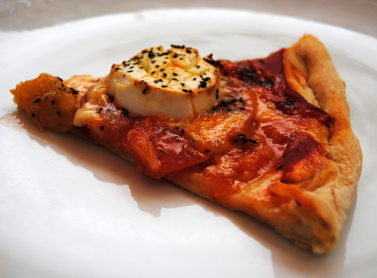 Pizza de Queso de Cabra y Tomate fresco. Receta Asopaipas. Recetas de Cocina Casera