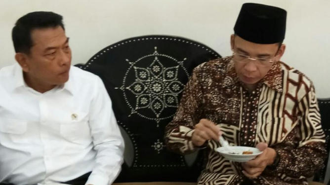 Walaupun sudah mendukung Jokowi,Guru Bajang belum ditawari masuk timses nya