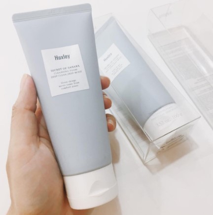 sua rua mat Huxley Cleansing Foam