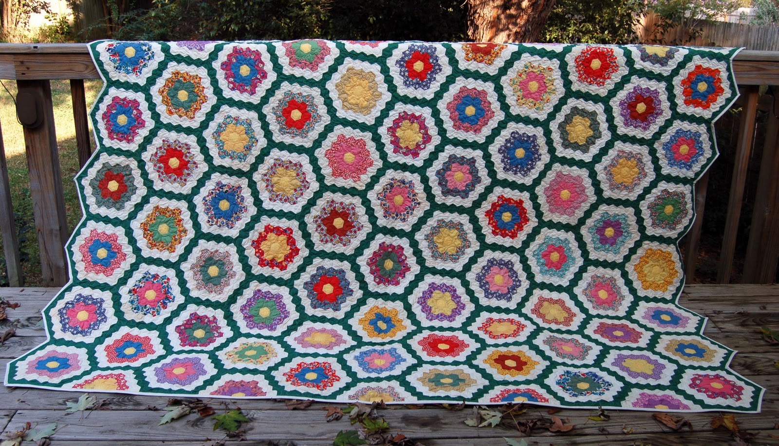 The Arkansas Man Quilter: Grandmother's Flower Garden quilt