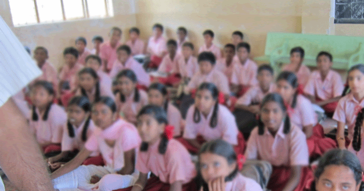 பள்ளி பார்வையின் போது தலைமை ...