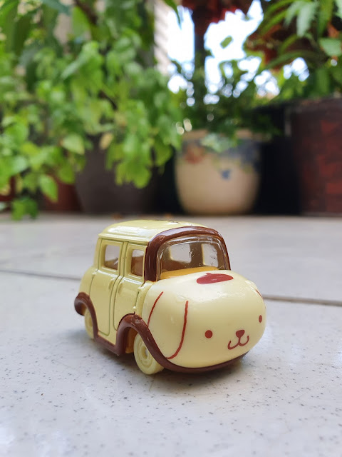 Takara Tomy Tomica Sanrio Collection Pompompurin 1/64 Mini Car