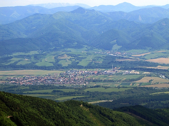 Wioska Turany, za którą mamy Wielką Fatrę (słow. Veľká Fatra).