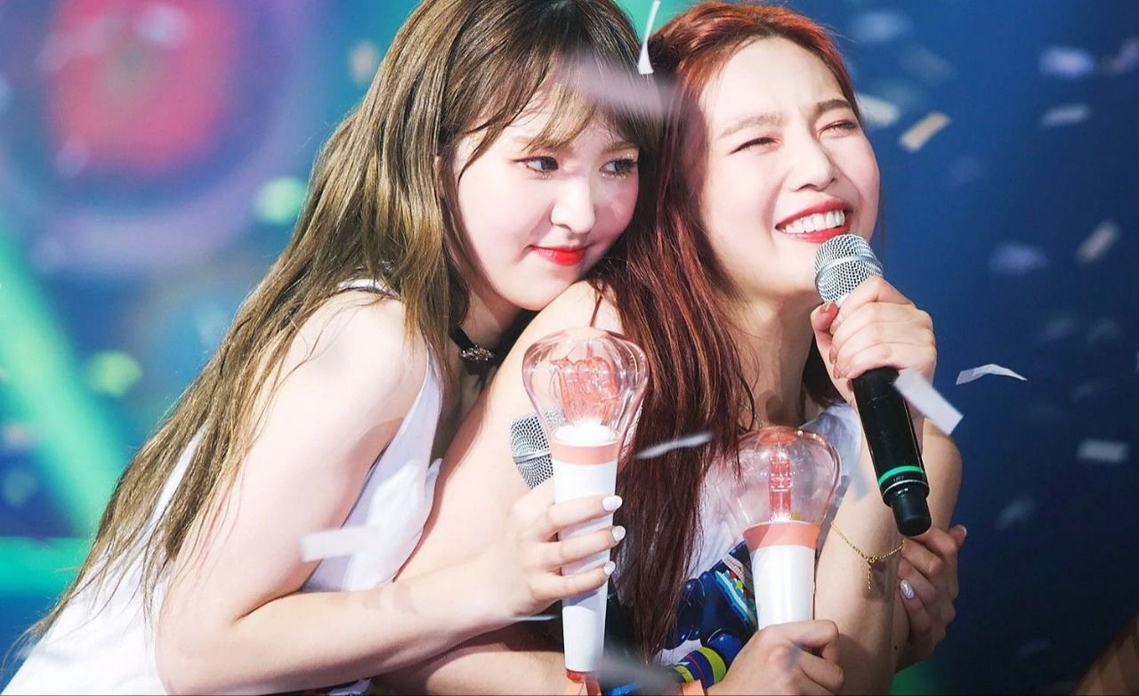 Red Velvet's Joy Uploaded Photos With Wendy and Admit Miss Her