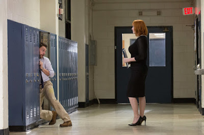 Charlie Day and Christina Hendricks in Fist Fight (2)