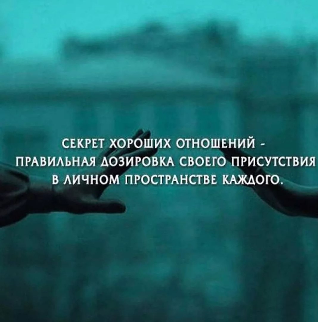 Иногда мне везёт и я встречаю людей. Рассвет богов. Романтические цитаты. Чувствовать его присутствие в. Парень на балконе ночью.