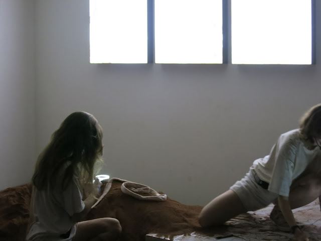 Egle Kulbokaite & Dorota Gaweda, “YGRG X14: reading with one hand”, 2018 © Egle Kulbokaite & Dorota Gaweda