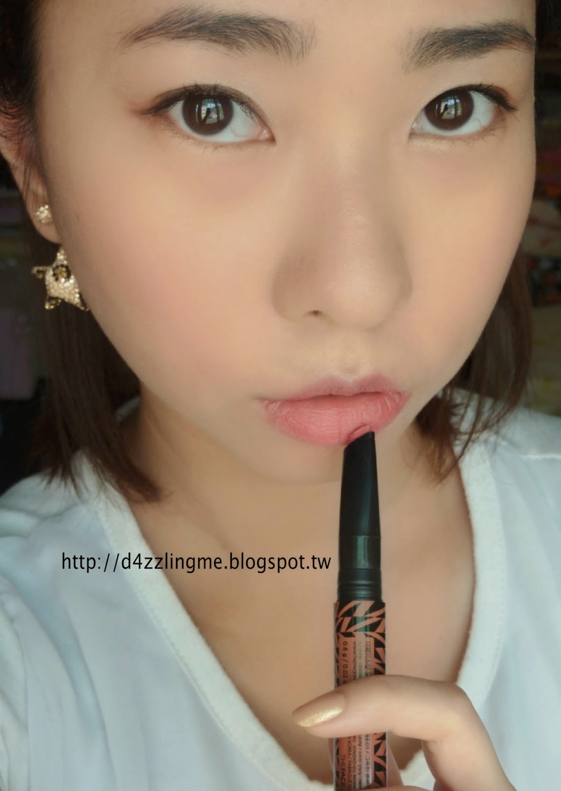 D4zzling Me: The Faceshop Over Girl Edge Lip Crayon BE01 Swatch and Review