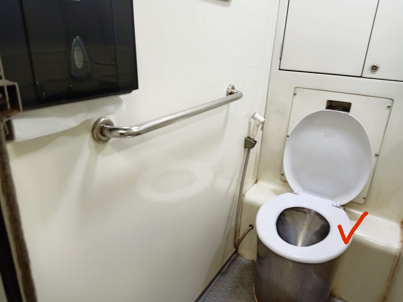 5 Tips Aman dan Nyaman Menggunakan Toilet Kereta Api Feby Pratama
