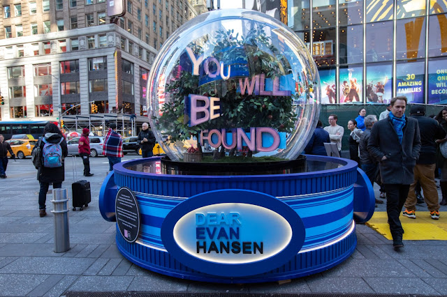 Рождественский Нью-Йoрк: Праздничные декорации на Таймс-сквер