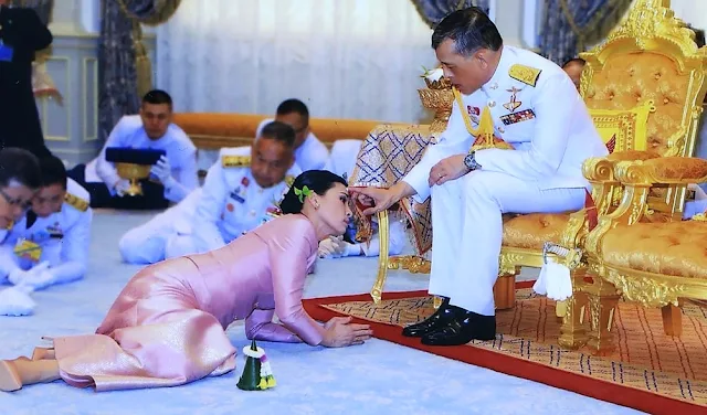 El rey Maha Vajiralongkorn de Tailiandia y la reina Suthida