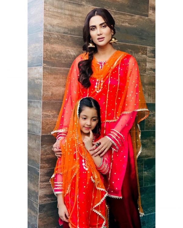 Fiza Ali New Pictures with Her Daughter Faraal