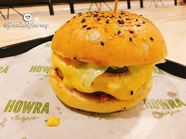 Howra Burger, Burger, Burger in bandra, The Godfather burger, best burger in mumbai, huge burger, biggest burger, chicken burger, cheese burger, restaurants in bandra, fast food joint, fast food joint in bandra
