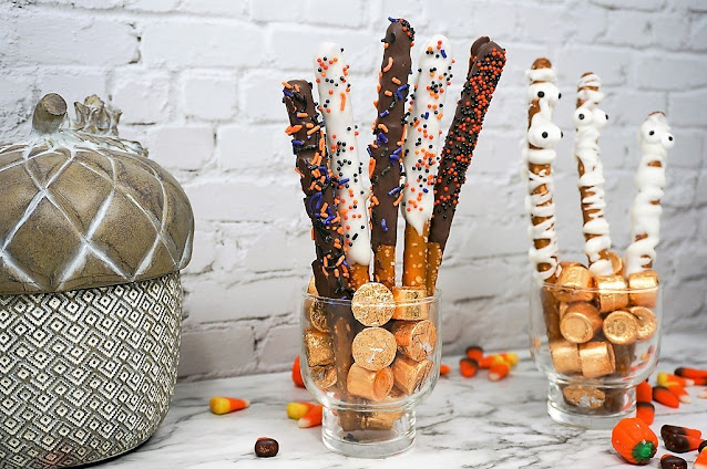 HALLOWEEN CHOCOLATE COVERED PRETZEL RODS