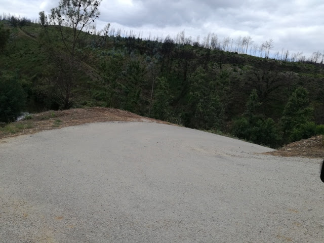 estrada de acesso á praia fluvial do Cornicovo