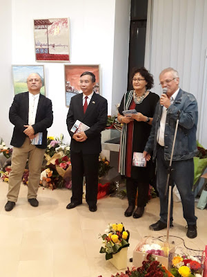 Culori vietnameze pe simezele Bibliotecii Academiei Române