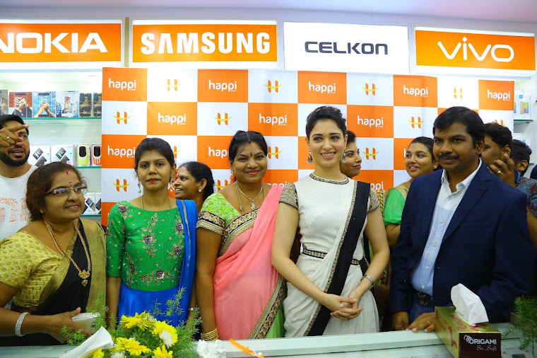 Tamannaah Bhatia launch Happi Mobiles store