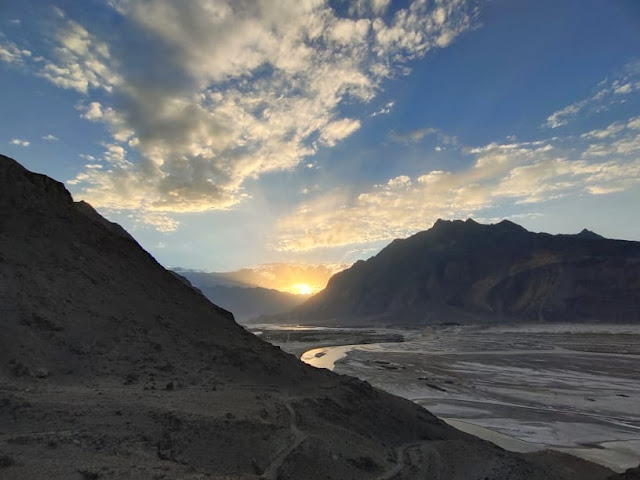 سرفہ رنگاہ کولڈ ڈیزرٹ کا بہترین حسین منظر Beautiful view of Sarfa Rangah Cold Desert