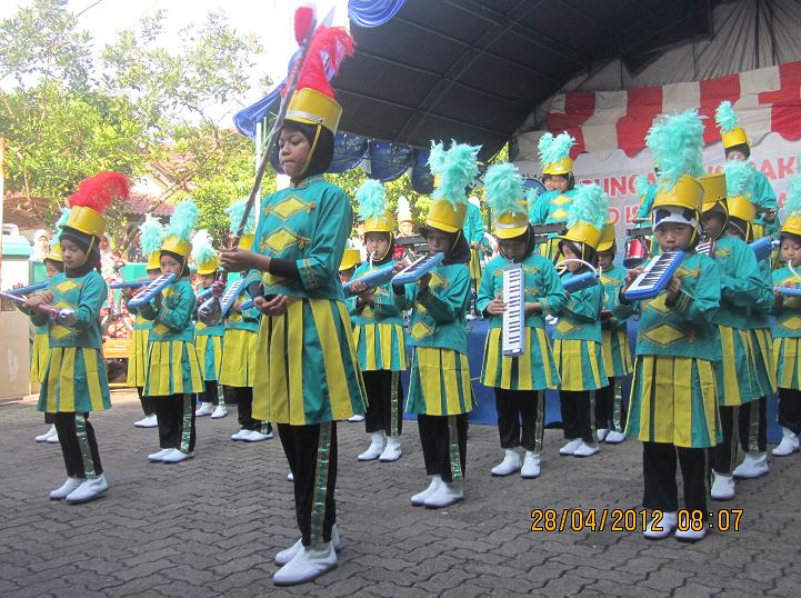 PERBEDAAN DRUMBAND DAN MARCHING BAND Yoki Mirantiyo