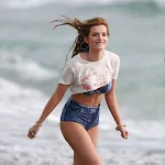Bella Thorne · Swimsuit in Malibu # Foto 75