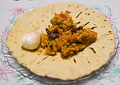 झुनका या झुनका महाराष्ट्र, गोवा और उत्तरी कर्नाटक का लोकप्रिय शाकाहारी व्यंजन है।
