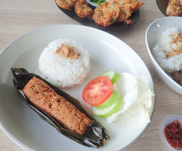 Chill Bill Coffees & Platters, Tempat Nongkrong Enak di Bintaro Sektor 9 brengkes daging, menu chill bill