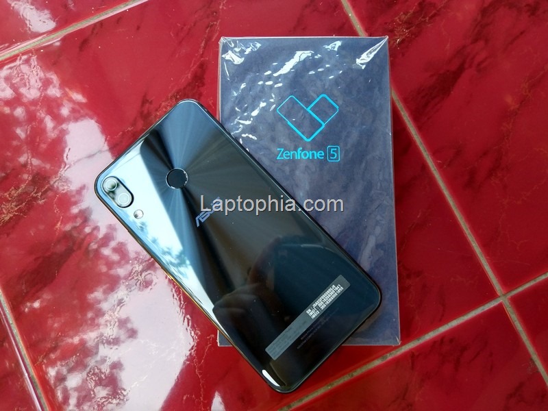 Unboxing dan Hands On Asus Zenfone 5 ZE620KL