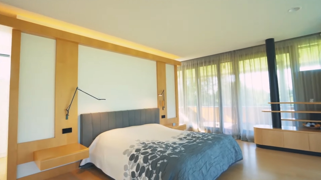 18 Interior Design Photos vs. Garkalnes novads, Latvia Luxury Modern Home Tour