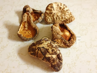 shiitake, mushrooms, dried mushrooms