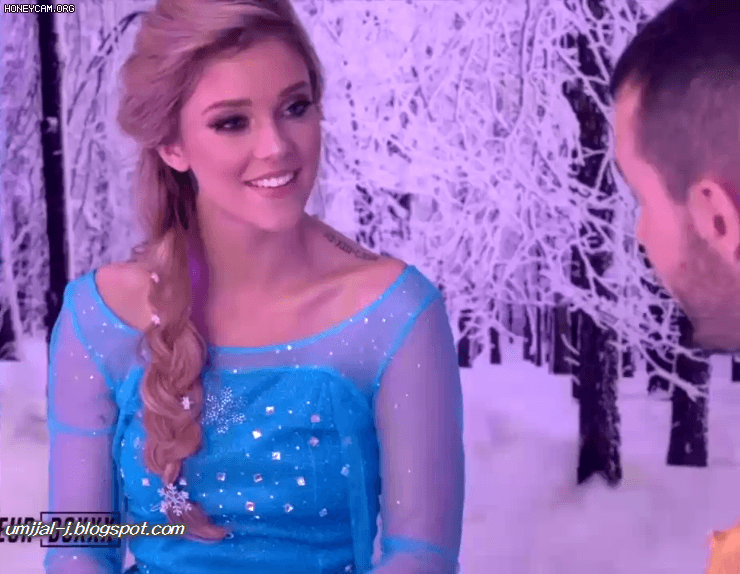 엘사 코스프레녀 - 디쁠