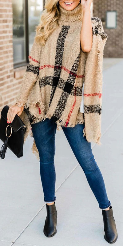 Knitted outfits are versatile pieces that adapt to every woman's style. Mix up your style with these 25 Charming Knitwear to Keep You Stylish and Warm. Winter outfits via higiggle.com | woolen sweater + jeans outfits | #knit #winter #fashion #sweater