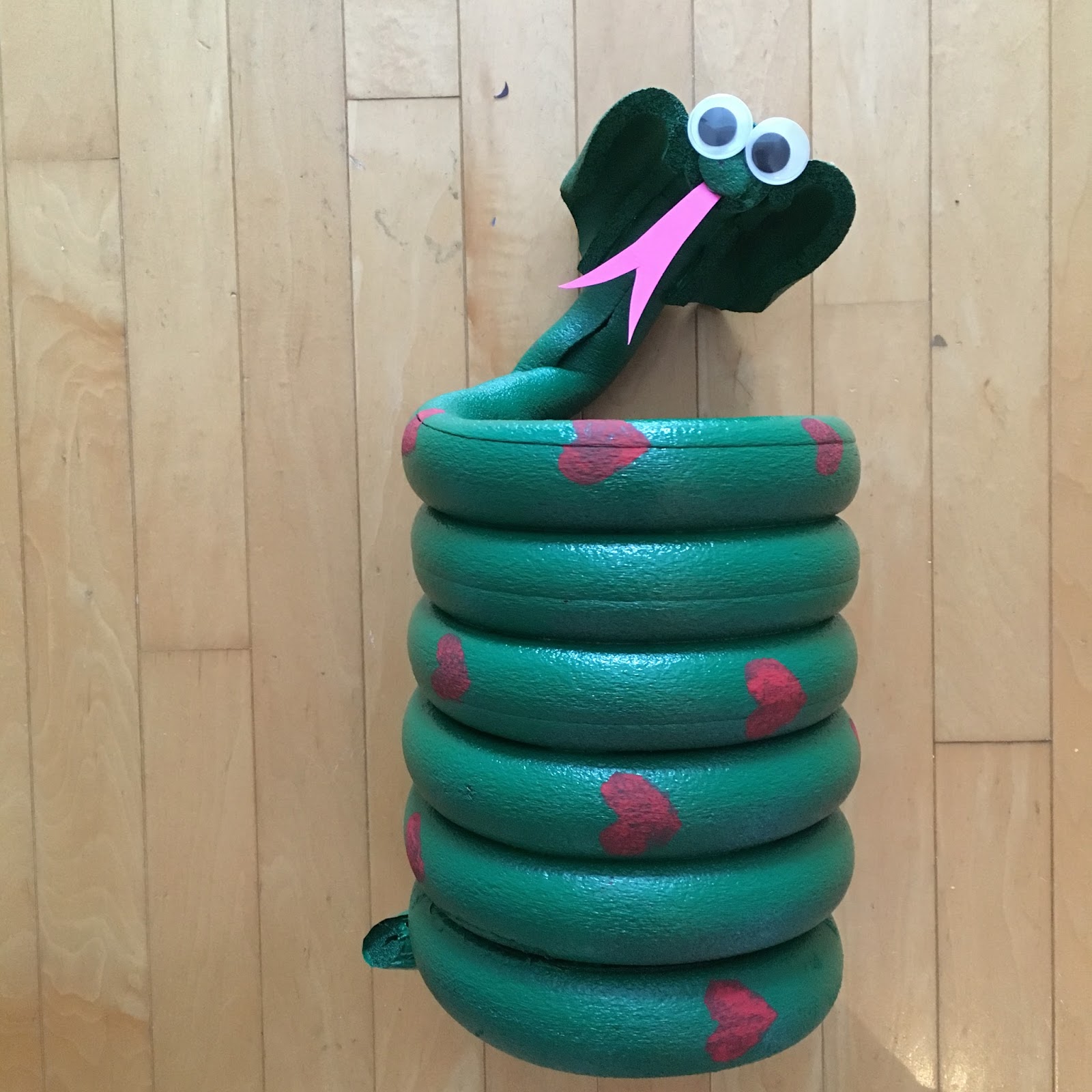 The Middlest Sister: Snake Valentine Box Directions