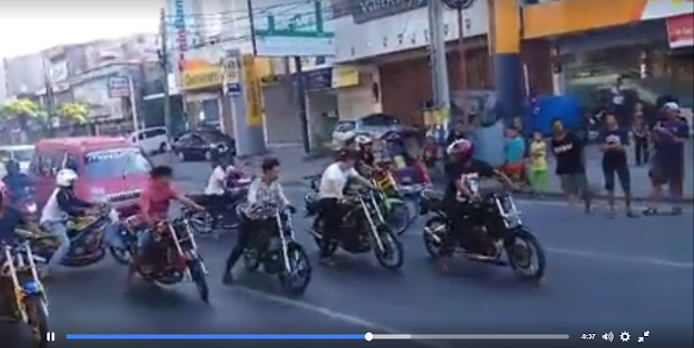 Netizen Geram! Para Geng Motor ini Seenaknya Balapan di Jalan Raya Hadang Ratusan Kendaraan Netizen Geram! Para Geng Motor ini Seenaknya Balapan di Jalan Raya Hadang Ratusan Kendaraan