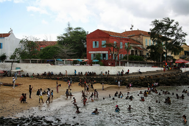 Pequeña playa de Gorée, muy cerca del muelle.