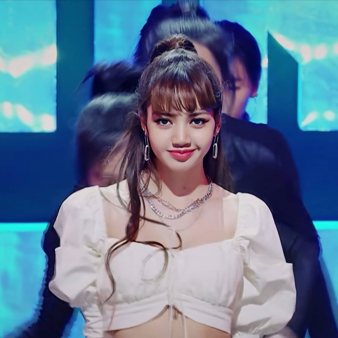 BLACKPINK : LISA DANCE MENTOR | Blinks - Blackpink Fanbase