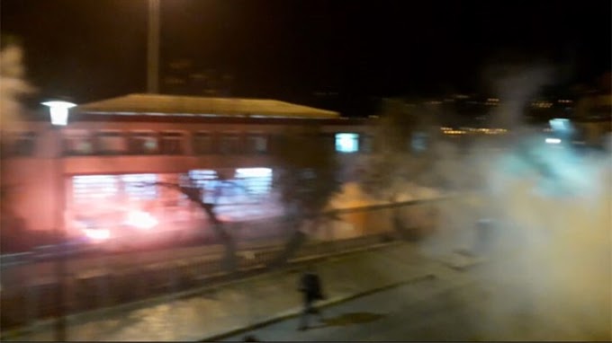 Προσφυγικό: Ολονύχτιες συγκρούσεις των ΜΑΤ με τους κατοίκους της Λέσβου - ΒΙΝΤΕΟ