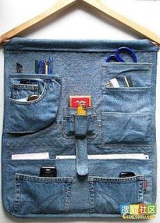 O jeans é um material confortável, prático e amado por todo mundo. Há várias maneiras de reaproveitar aquele jeans antigo jogado no fundo do armário.