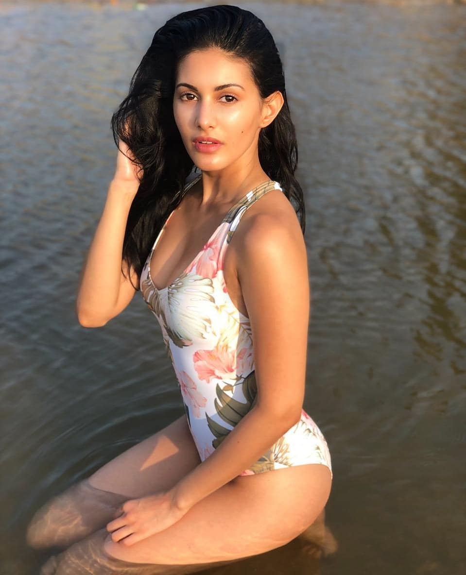 Hot Tamil Actress Amyra Dastur Bikini Photos.