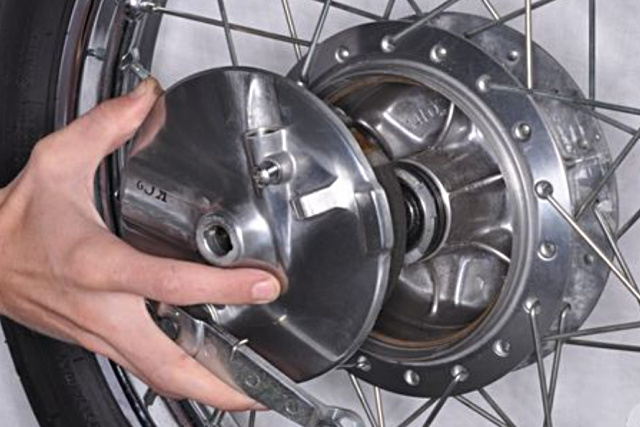 Rem Tromol Sepeda Motor : Komponen, Cara Kerja Dan Jenisnya - Otosigna99